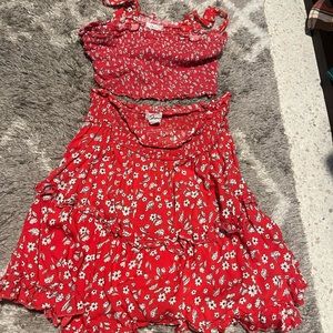 Two piece set can be worn together or separate size medium